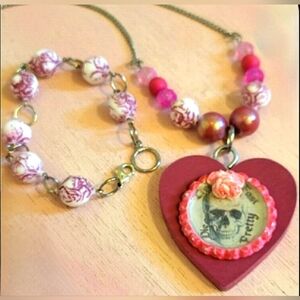 Vtg Pink Skull live fast die pretty graphics celluloid bead vtg jewelry set NWT
